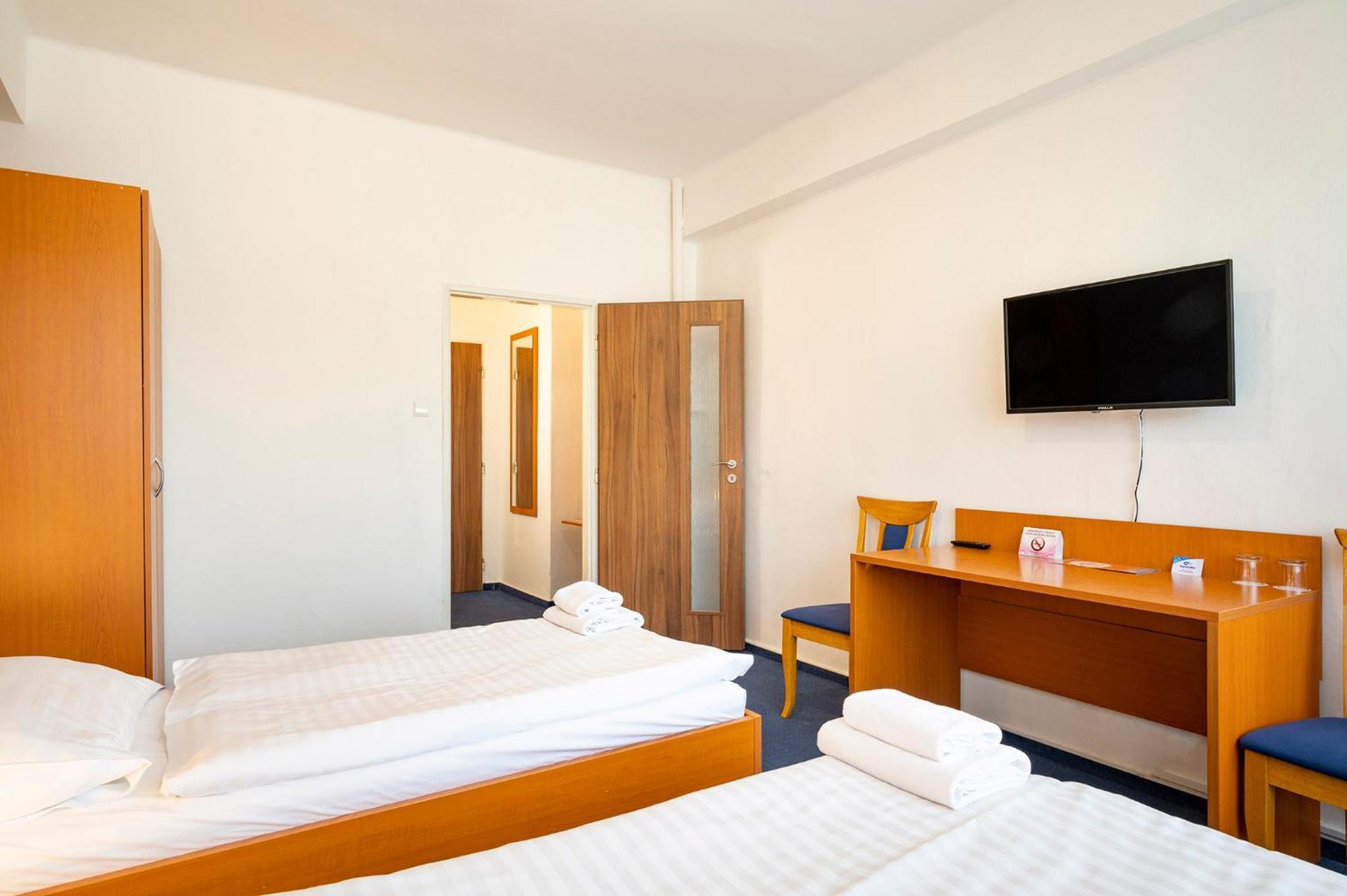 Hotel Veronika اوسترافا المظهر الخارجي الصورة