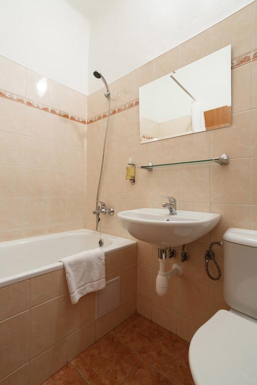 Hotel Veronika اوسترافا المظهر الخارجي الصورة