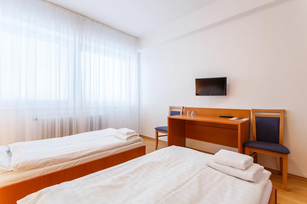 Hotel Veronika اوسترافا المظهر الخارجي الصورة