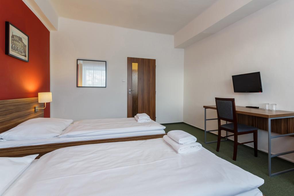 Hotel Veronika اوسترافا المظهر الخارجي الصورة